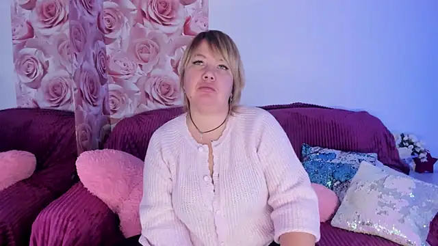 Snapshot of CurlyDreams chatting on 02-22-26, 06:27 CurlyDreams online show from 02-22-26, 06:27