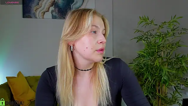 Snapshot of Colleen_Blake chatting on 06-14-26, 05:03 Colleen Blake online show from 06-14-26, 05:03