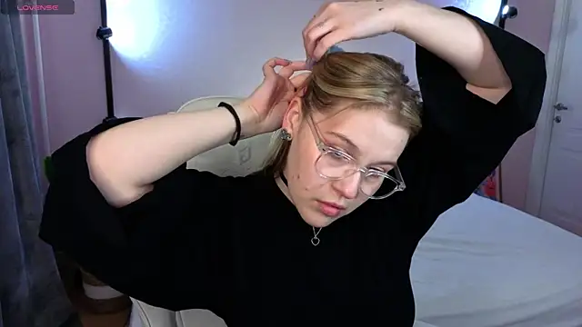 Colleen Blake online show from 04-13-26, 04:55