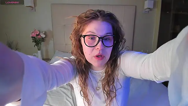 Colleen Blake online show from 10-22-25, 04:17