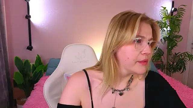 Colleen Blake online show from 04-19-26, 04:52