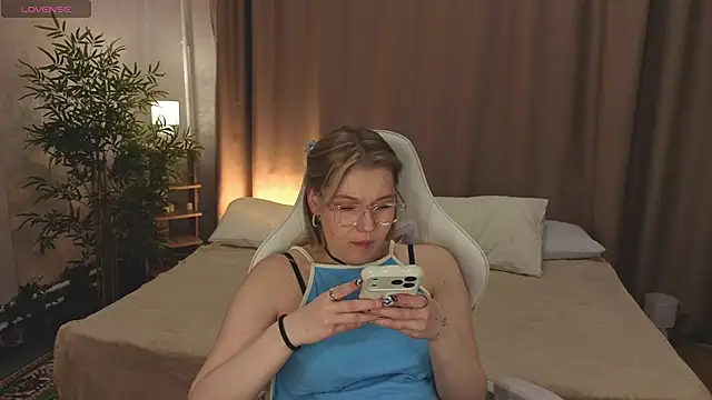 Colleen Blake online show from 04-08-26, 12:50