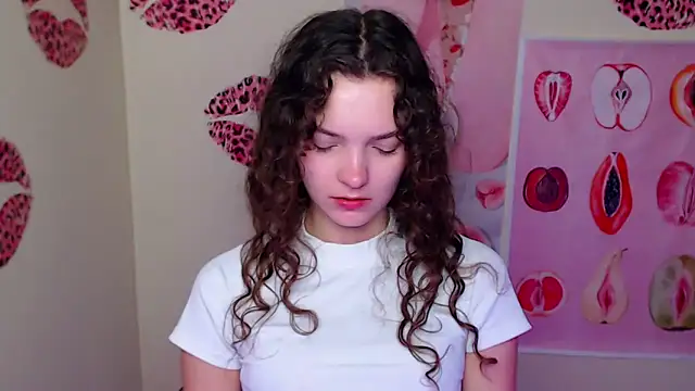  SusieSu  online show from 10-24-25, 06:34