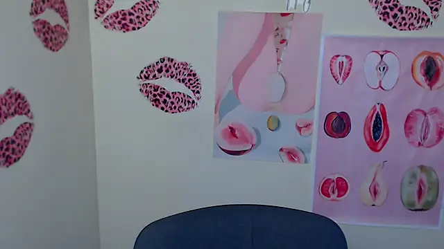  SusieSu  online show from 12-17-25, 07:35