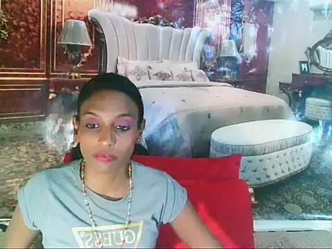 Snapshot of IndianLoveBug chatting on 01-11-25, 06:33 IndianLoveBug online show from 01-11-25, 06:33