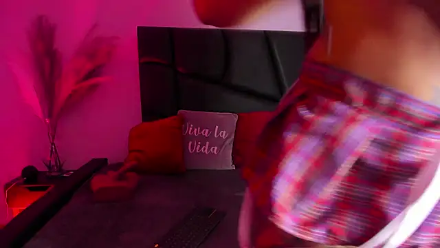 Tiffany sander online show from 09-18-25, 03:20