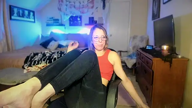 Snapshot of lezzrene chatting on 10-19-25, 11:13 lezzrene online show from 10-19-25, 11:13