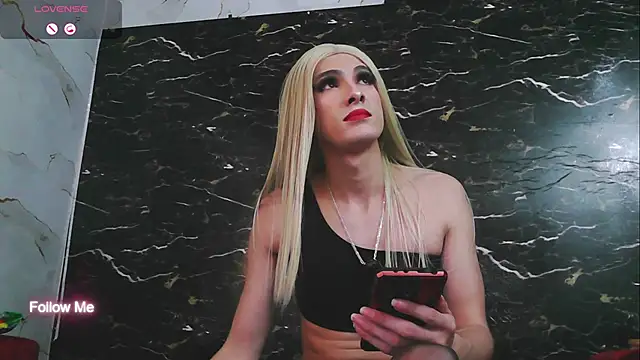 crislingery dolli online show from 10-25-25, 01:23