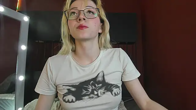 Cloe five online show from 12-22-25, 08:42