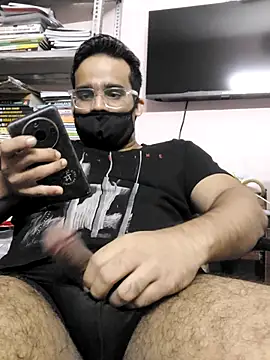 Snapshot of PatelBond chatting on 11-07-25, 11:04 PatelBond online show from 11-07-25, 11:04