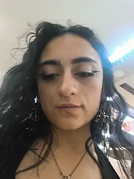 Snapshot of Lila_Desiree chatting on 05-18-26, 11:31 Lila Desiree online show from 05-18-26, 11:31