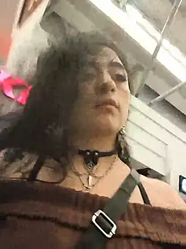 Snapshot of Lila_Desiree chatting on 05-27-26, 01:57 Lila Desiree online show from 05-27-26, 01:57