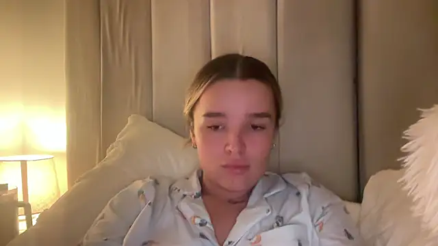 Snapshot of maisiesmithx chatting on 07-05-26, 02:49 maisiesmithx online show from 07-05-26, 02:49