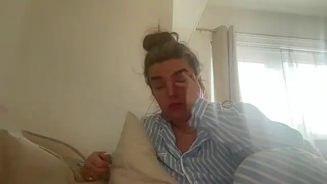 maisiesmithx online show from 10-28-25, 12:15