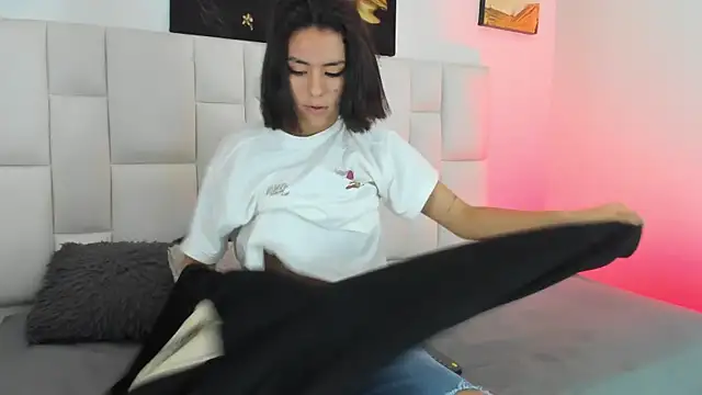 Antonella Fontanna online show from 02-20-25, 03:23
