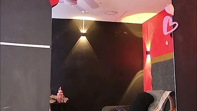 YayaHilton online show from 03-05-26, 03:58