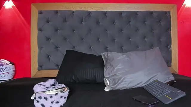 YayaHilton online show from 04-09-26, 05:31