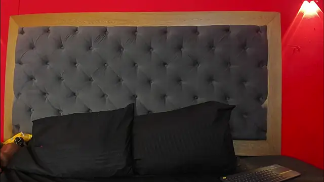 YayaHilton online show from 10-05-25, 05:20