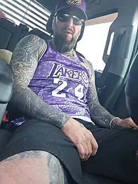 Snapshot of Beardedtattood chatting on 07-17-26, 10:23 Beardedtattood online show from 07-17-26, 10:23