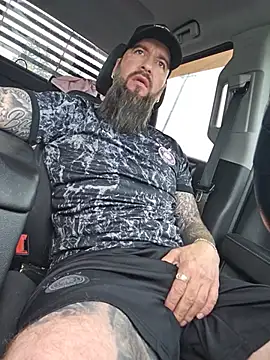 Snapshot of Beardedtattood chatting on 06-26-26, 11:49 Beardedtattood online show from 06-26-26, 11:49