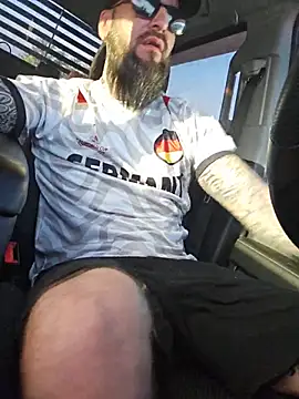 Snapshot of Beardedtattood chatting on 06-12-26, 10:46 Beardedtattood online show from 06-12-26, 10:46