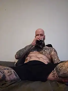 Snapshot of Beardedtattood chatting on 06-23-26, 12:19 Beardedtattood online show from 06-23-26, 12:19