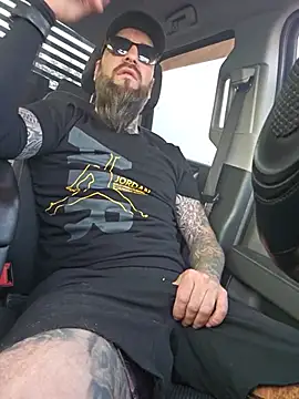 Snapshot of Beardedtattood chatting on 06-11-26, 10:23 Beardedtattood online show from 06-11-26, 10:23