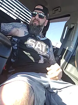 Snapshot of Beardedtattood chatting on 05-30-26, 11:27 Beardedtattood online show from 05-30-26, 11:27