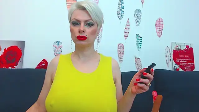 ForeverBarbie  online show from 11-02-25, 12:15