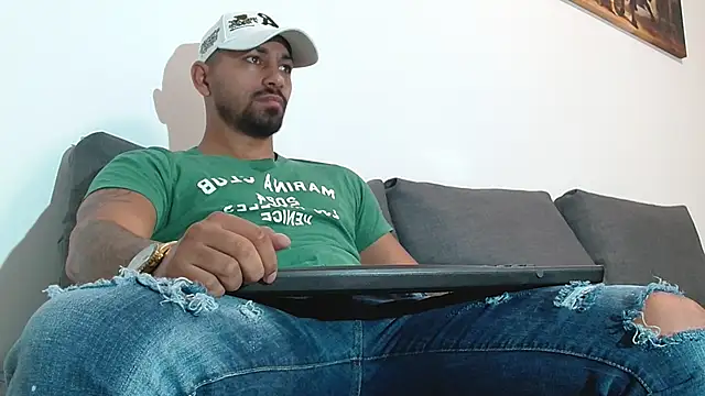 Snapshot of NigelBoydXXX chatting on 09-11-25, 08:58 NigelBoydXXX online show from 09-11-25, 08:58