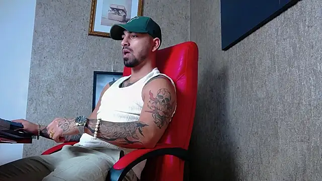 Snapshot of NigelBoydXXX chatting on 01-21-25, 06:55 NigelBoydXXX online show from 01-21-25, 06:55