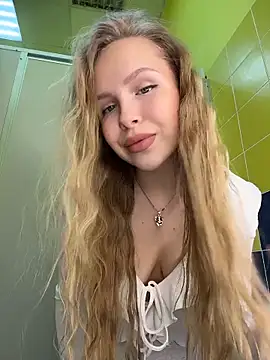 mur girl online show from 03-12-26, 12:53