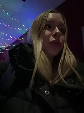 Snapshot of mur_girl chatting on 02-15-25, 11:39 mur girl online show from 02-15-25, 11:39