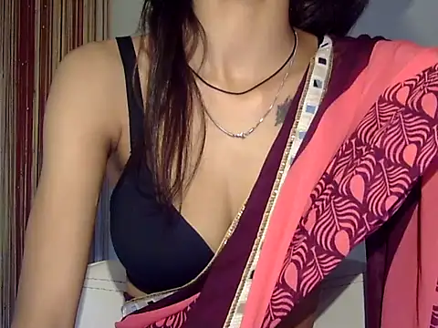 MAAYRA 09 online show from 10-30-25, 09:40