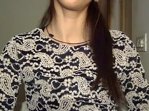 MAAYRA 09 online show from 12-14-25, 12:11