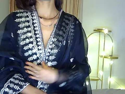 MAAYRA 09 online show from 10-22-25, 12:26