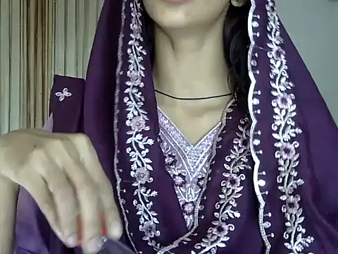 MAAYRA 09 online show from 09-28-25, 10:44