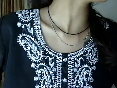 MAAYRA 09 online show from 10-03-25, 05:47