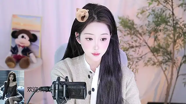 Snapshot of Arwyn-rr chatting on 02-16-25, 02:21 Arwyn-rr online show from 02-16-25, 02:21