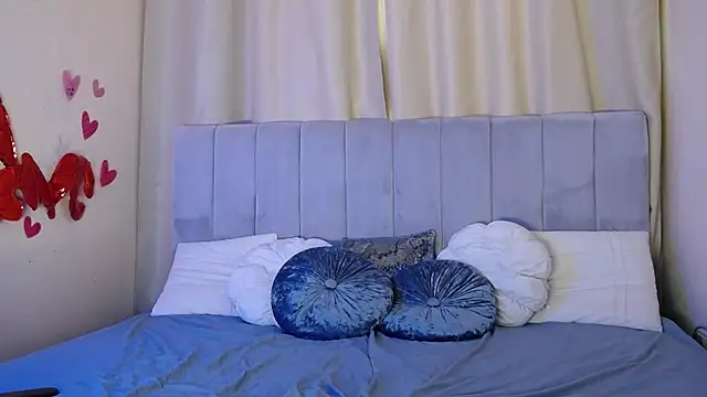 Erikka   online show from 03-06-25, 01:24