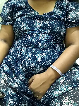 Snapshot of MaaliiiPonuTamil chatting on 04-19-26, 06:10 MaaliiiPonuTamil online show from 04-19-26, 06:10