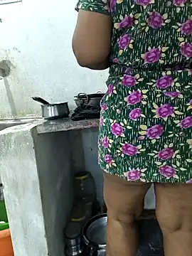Snapshot of MaaliiiPonuTamil chatting on 05-18-26, 04:07 MaaliiiPonuTamil online show from 05-18-26, 04:07