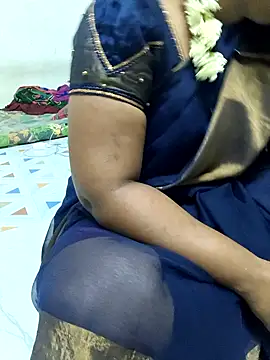 Snapshot of MaaliiiPonuTamil chatting on 05-19-26, 04:58 MaaliiiPonuTamil online show from 05-19-26, 04:58