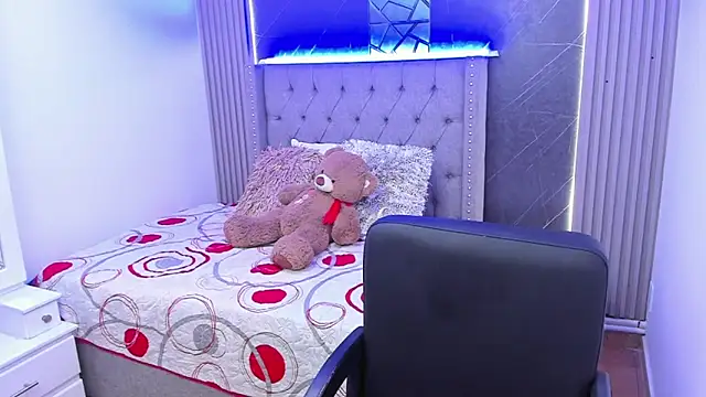 Snapshot of Susieeve chatting on 02-21-25, 10:37 Susieeve online show from 02-21-25, 10:37