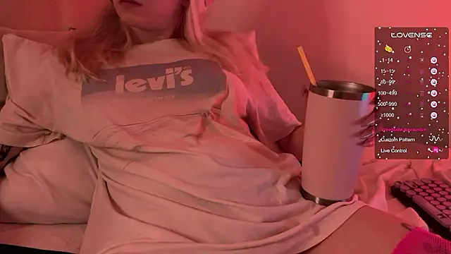 Snapshot of h2h0e chatting on 12-06-24, 07:39 h2h0e online show from 12-06-24, 07:39