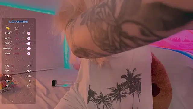 Snapshot of h2h0e chatting on 01-23-25, 07:18 h2h0e online show from 01-23-25, 07:18