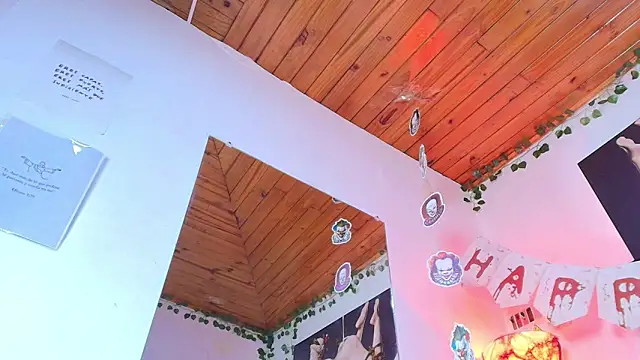 Naia x online show from 10-24-25, 07:57