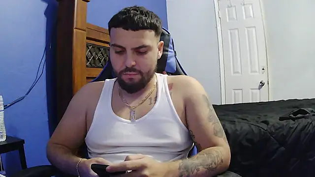 Snapshot of MasterKvn chatting on 02-04-25, 08:02 MasterKvn online show from 02-04-25, 08:02