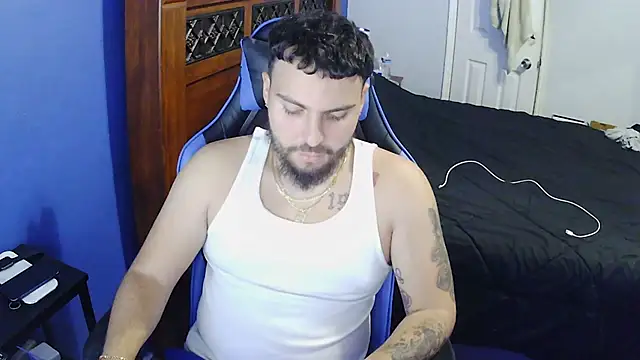 Snapshot of MasterKvn chatting on 03-10-25, 08:39 MasterKvn online show from 03-10-25, 08:39