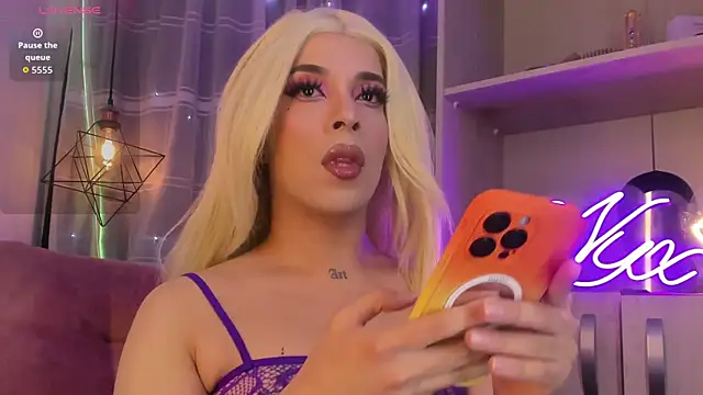 Snapshot of Nyx__Blackwood chatting on 02-28-26, 03:39 Nyx Blackwood online show from 02-28-26, 03:39